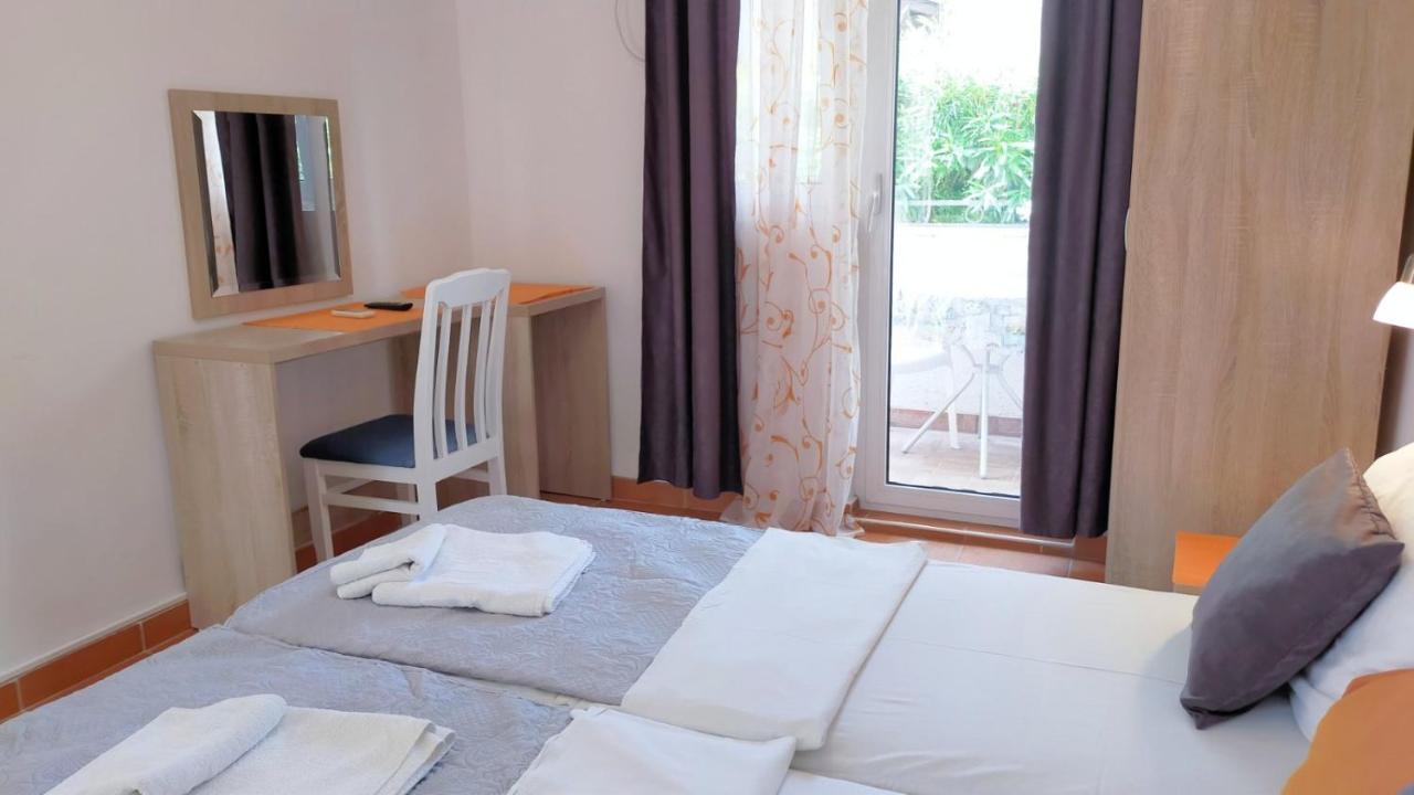Guesthouse Tri Palme Bečići Exterior foto
