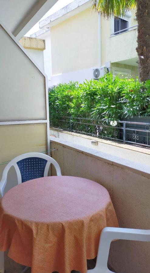 Guesthouse Tri Palme Bečići Exterior foto