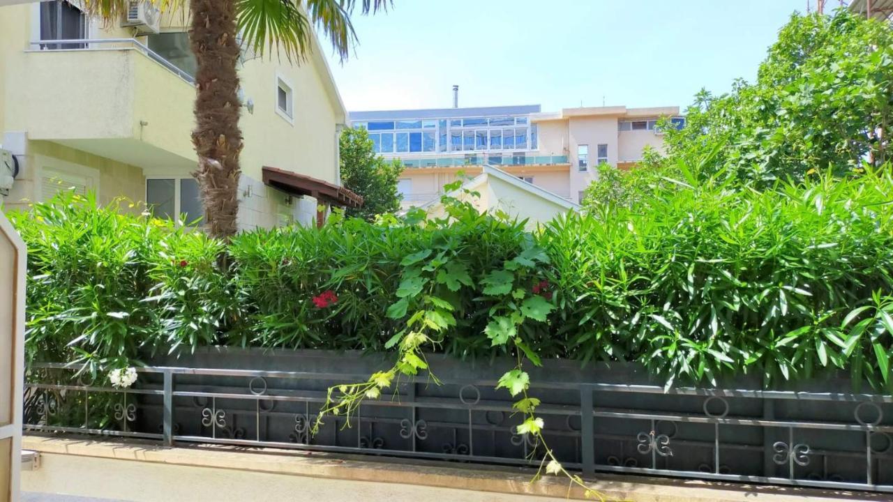 Guesthouse Tri Palme Bečići Exterior foto