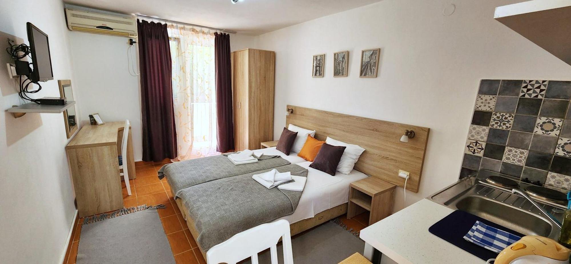 Guesthouse Tri Palme Bečići Exterior foto