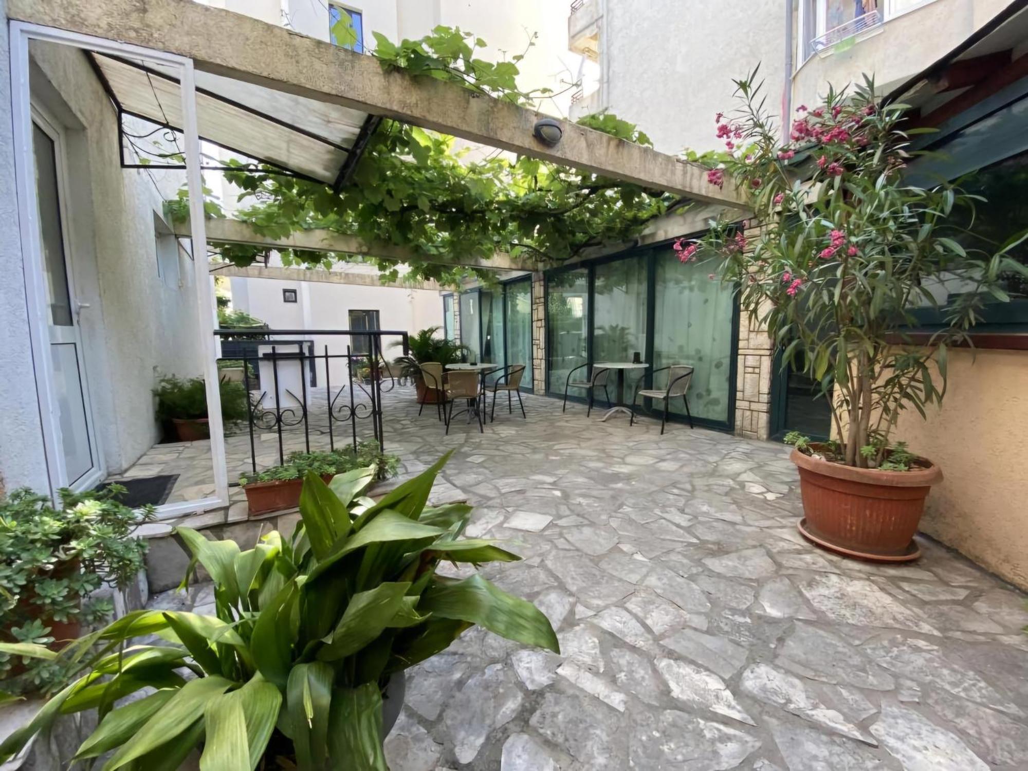 Guesthouse Tri Palme Bečići Exterior foto